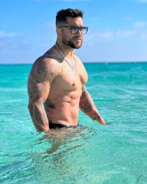 Alain Rocben Instagram - 🇪🇸Ya tienes planes para este verano cuéntame ?
🇫🇷Tu sais ou tu pars cet été ? #formentera #formenteralovers #formenteraisland #formenterabeach #formenterastyle #alainrocben