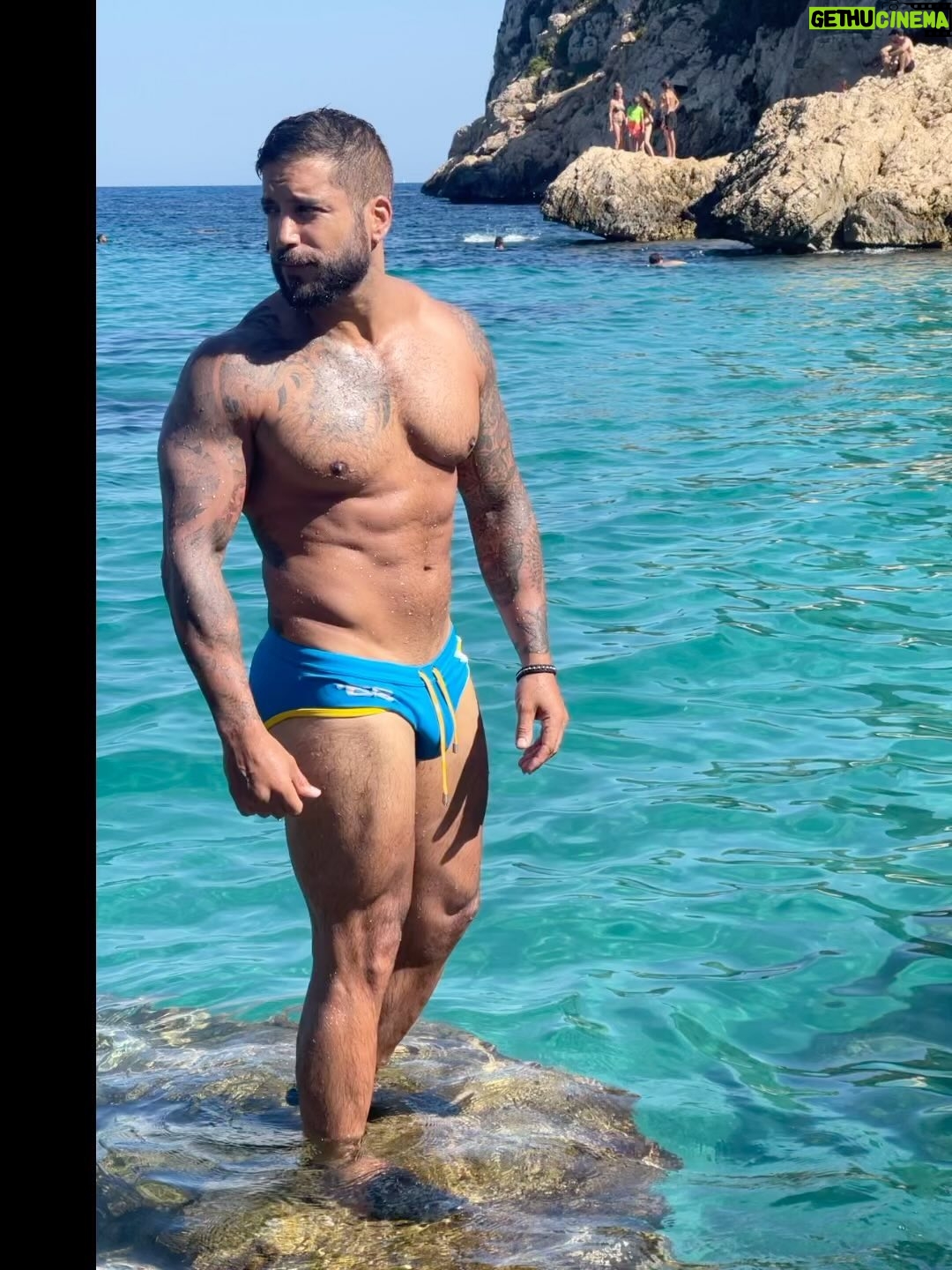Alain Rocben - 3 Likes - Qui vient se baigner 🏖️?
Quien se anima 🏖️?
#valenciagram #valenciaspain #valenciabonita #valencia🇪🇸
