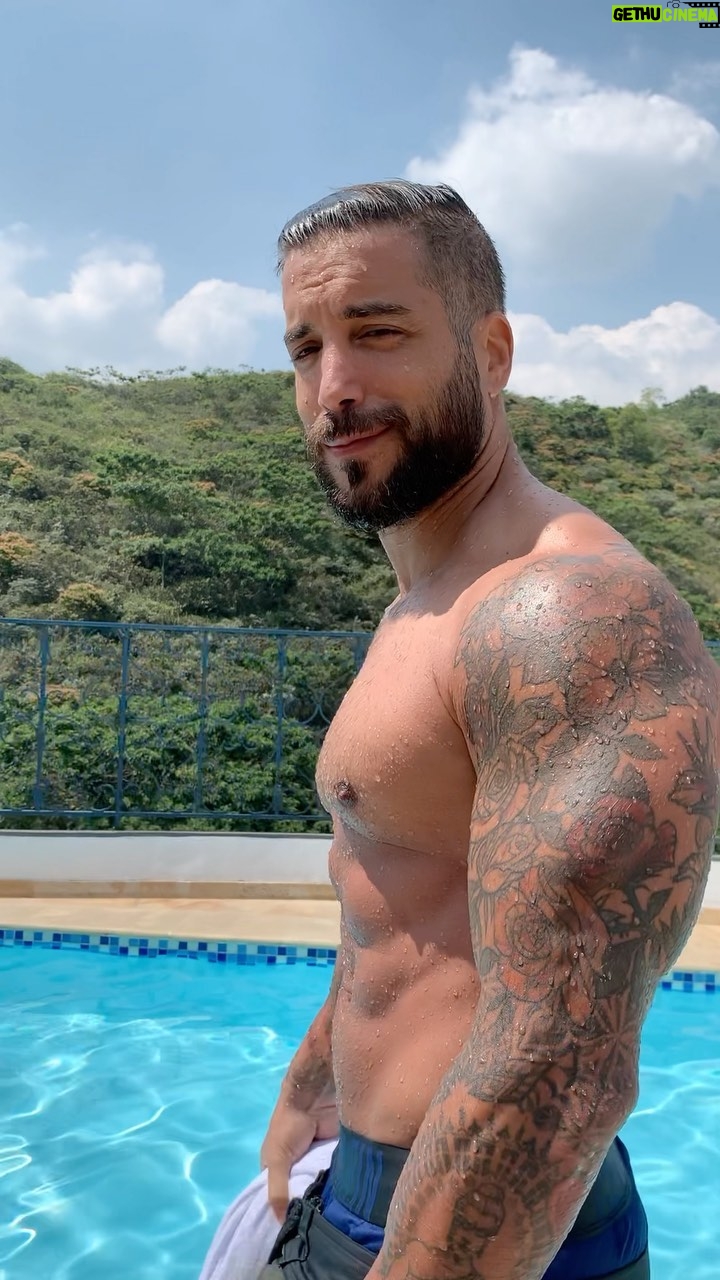 Alain Rocben Instagram - 🇪🇸Lo que mas te gusta de tu pareja ? 🇫🇷Ce que tu aimes le plus de ton ou ta chérie 👩❤️💋👨? #reels #foryou #reelsinstagram #alainrocben