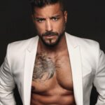Alain Rocben Instagram - Mi ley de vida : No seas una copia mas, saca el verdadero tú no importa si eso te apartara del mundo. Photografo : @maribelserver #alainrocben