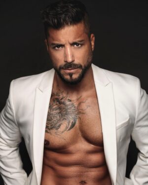 Alain Rocben Instagram - Mi ley de vida : No seas una copia mas, saca el verdadero tú no importa si eso te apartara del mundo.

Photografo : @maribelserver #alainrocben