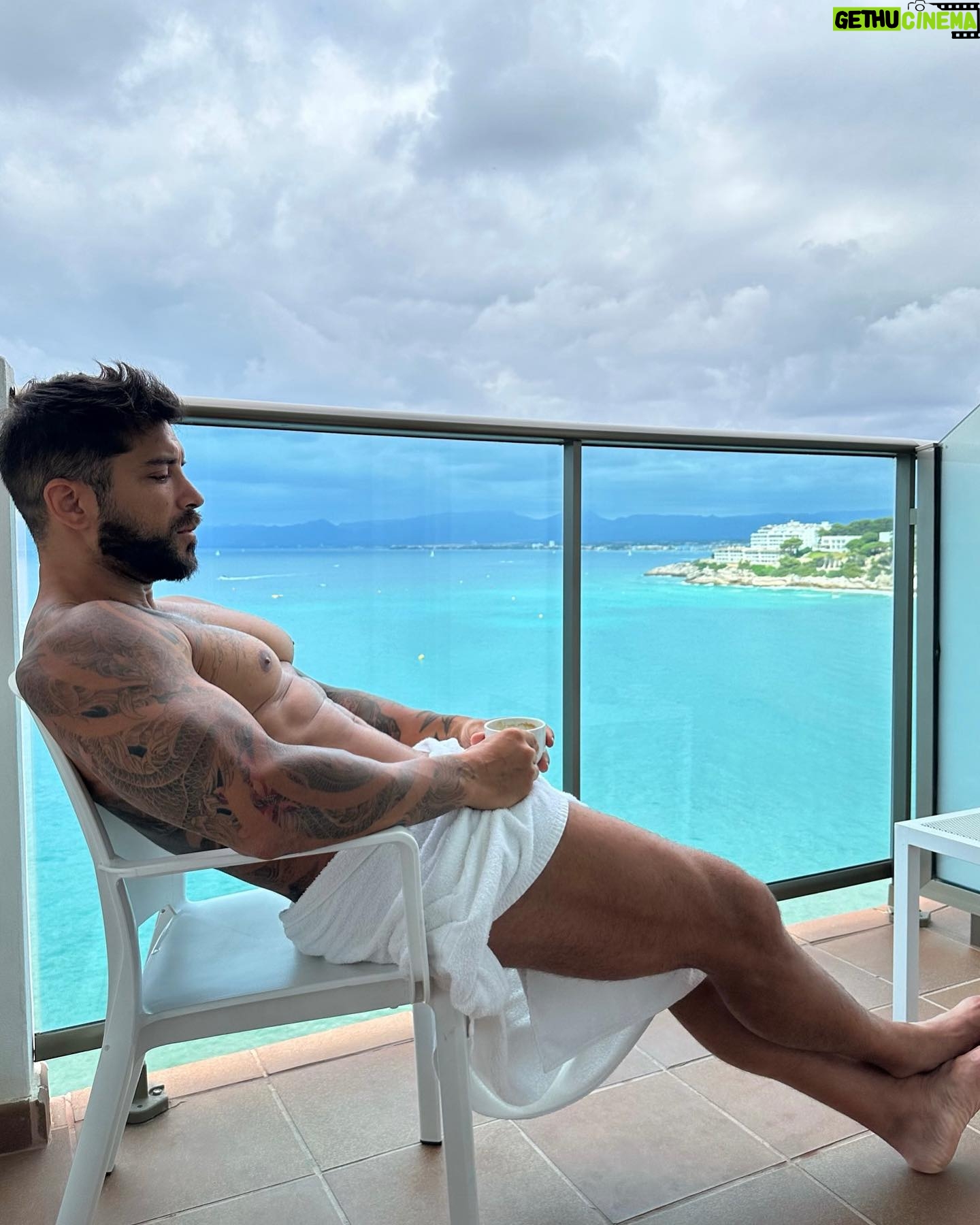 Alain Rocben - 3 Likes - Le bonheur, tout simplement. #summerhouse #summertime #summeroutfit #alainrocben