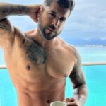 Alain Rocben Instagram – 🇫🇷 Dans quel programme 📺tu veux me voir ?
🇪🇸En que programa 📺quieres verme ? 
🇧🇷Em que programa de TV você quer me ver ?
🇬🇧What TV show do you want to see me on ?
#tvshow #tvshows #realityshow #alainrocben