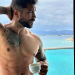 Alain Rocben Instagram – 🇫🇷 Dans quel programme 📺tu veux me voir ?
🇪🇸En que programa 📺quieres verme ? 
🇧🇷Em que programa de TV você quer me ver ?
🇬🇧What TV show do you want to see me on ?
#tvshow #tvshows #realityshow #alainrocben