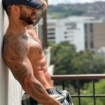 Alain Rocben Instagram - Qu'est-ce qui compte le plus pour vous dans le choix d'un partenaire : intellect, émotions, physique ou autre ?