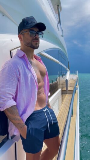 Alain Rocben Instagram - Si adivinas dnd estoy navegando hablamos por DM 🤝
Si tu trouves ou je navigue on se parle en DM 🤝
If you guess where i am sailing i’ll send you a DM 🤝 #alainrocben