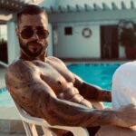 Alain Rocben Instagram - 🇨🇴Las 5pm Delicioso fin de tarde 30 grados a la sombra, el agua esta caliente y la compañía óptima. 🇫🇷 17h Délicieux fin d’après-midi, 30 degrés à l’ombre, l’eau est chaude et la compagnie optimale RAD. #swimmingpool #swimwear #alainrocben