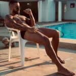 Alain Rocben Instagram - 🇨🇴Las 5pm Delicioso fin de tarde 30 grados a la sombra, el agua esta caliente y la compañía óptima. 🇫🇷 17h Délicieux fin d’après-midi, 30 degrés à l’ombre, l’eau est chaude et la compagnie optimale RAD. #swimmingpool #swimwear #alainrocben
