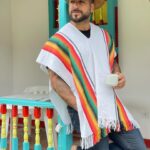 Alain Rocben Instagram – Que pensez vous de mon outfit, je passe pour un vrai colombien avec ou pas du tout 🧐😅 ? @hotelmomotuscocora ? #colombiano #colombiana #colombia🇨🇴 #sombreros #poncho #outfit