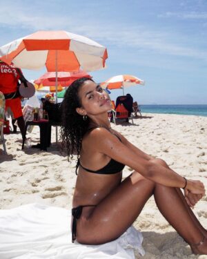 Alana Cabral Instagram - oi sol!🤎