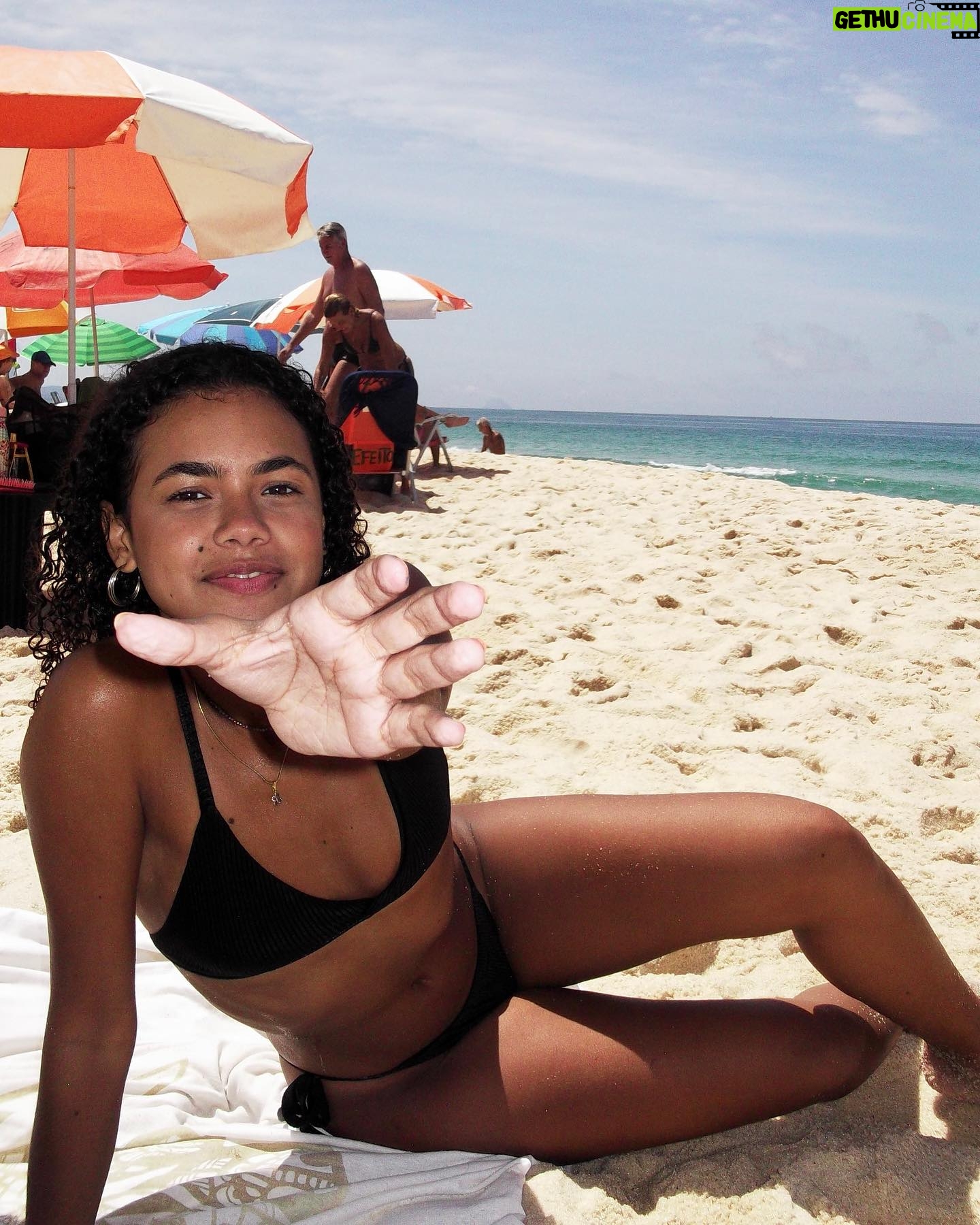 Alana Cabral - 1.2K Likes - oi sol!🤎