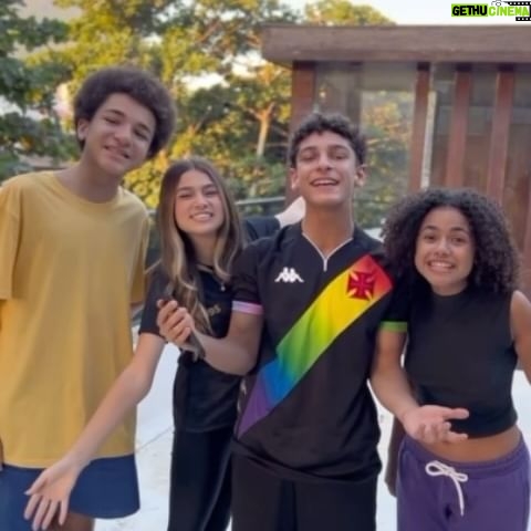 Alana Cabral - 3.2K Likes - não liga pro vascaíno no vídeo, não! liga pra informação que importa: a peça @oquevamosfazerpeca tá chegando! estreia dia 27 de Junho! e os ingressos já estão disponíveis! bora reservar o seu!!! o link pra compra tá na bio do perfil da peça!