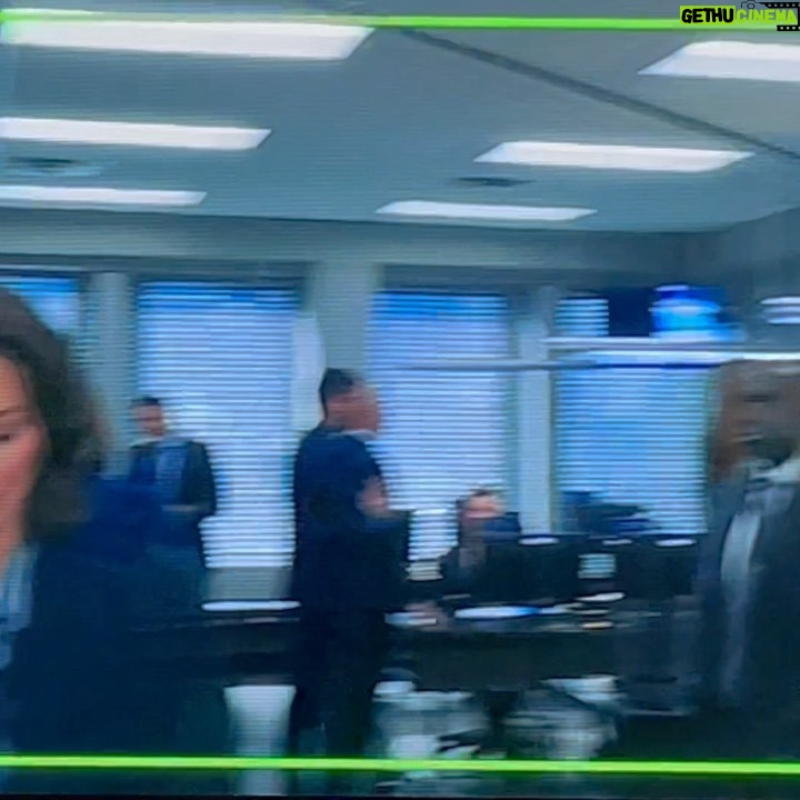 Alana de la Garza - 5K Likes - Feeling that Monday morning start up. 🙌🏼😂#TheFeels @fbicbs #behindthescenes #fbifam