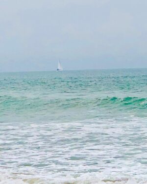 Alana de la Garza Instagram - Sometimes you gotta just inhale ❤️ #OceanBreak #WaterLove