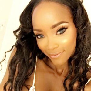Alanna Forte Instagram - Find your giggle & enjoy your day, life is too short to be anything but happy! Makeup by @hustlementality 😍😍