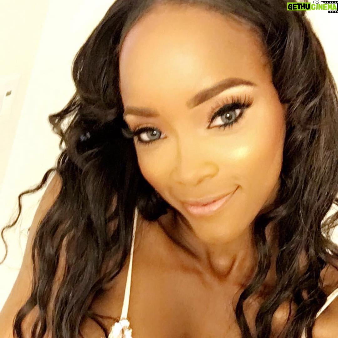 Alanna Forte - 100 Likes - Find your giggle & enjoy your day, life is too short to be anything but happy! Makeup by @hustlementality 😍😍