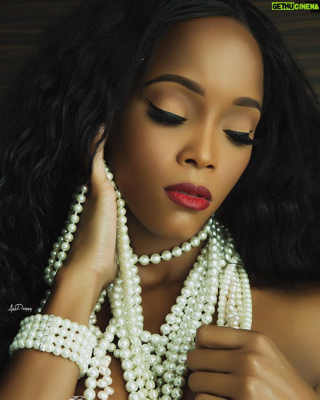 Alanna Forte - 275 Likes - Positive energy, brings positive outcomes... Believe it, and achieve it! 💄💋💋 Model @alannaforte Photo by @alcolestudios •makeup by @beautybybre • Hair by xavierlwestbrook