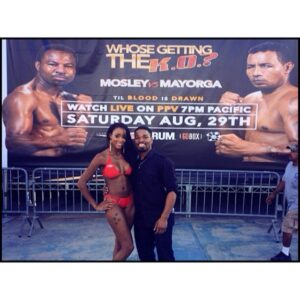 Alanna Forte Instagram - The official weigh-in and Bikini contest. It was a pleasure meeting the one and only @showtimeshawnp 💪💪❤❤❤❤🙏😊😊😊