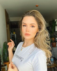 Alara Turan Instagram - 1? 2? Sordum gitti 🦥 Bir deee birazdan #evlilikhakkındaherşey yeni bölüm var, kaçırmayın! 😋