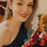 Alara Turan Instagram – Yaşadığımız tüm kötü zamanları unutturacak, sağlıkla, mutlulukla geçireceğimiz, tüm hayallerimizi tek tek gerçekleştireceğimiz bir sene olsun 2022… Herkese şahane anılar biriktireceği bir yıl diliyorum 💫
#happynewyeareveryone !