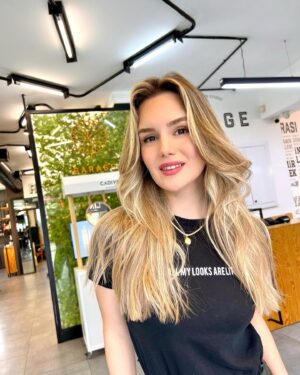 Alara Turan Instagram - Yaz öncesi ışıl ışıl olduk ✨
@garagecaddebostan @guneyaslanofficial ellerinize sağlık 🤍
#tavsiye