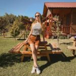 Alara Turan Instagram – Sonbahar havası, belki biraz daha sıcağı. 🍃🍂 #octoberfeels