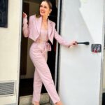 Alara Turan Instagram – @evlilikhkhersey iki sahne arası bahar sevinci :)) 🌸
📸: @sevvalllae 💜
#kameraarkası #evlilikhakkındaherşey
#denizcevher