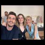 Alara Turan Instagram – Eveeet, bu bir veda postudur! ⭐️
Evlilik Hakkında Her Şey serüvenimiz bu hafta son buldu. Dahil olduğum günden bu yana içinde bulunmaktan mutluluk duyduğum, anlattığımız güçlü, kadına değer veren hikayelerinden her zaman gurur duyduğum bu işin bir parçası olmamı sağlayan başta yapımcımız, yönetmenlerimiz olmak üzere tüm kamera önü ve arkası ekip arkadaşlarıma, ve tabi ki beni üvey :) görmeyip geldiğim günden beri desteğini esirgemeyen siz değerli seyircilerimize bir teşekkürü borç bilirim. ✨ 
Sürç-ü lisan ettiysek affola. Başka projelerde tekrar görüşmek dileğiyle… ❤️