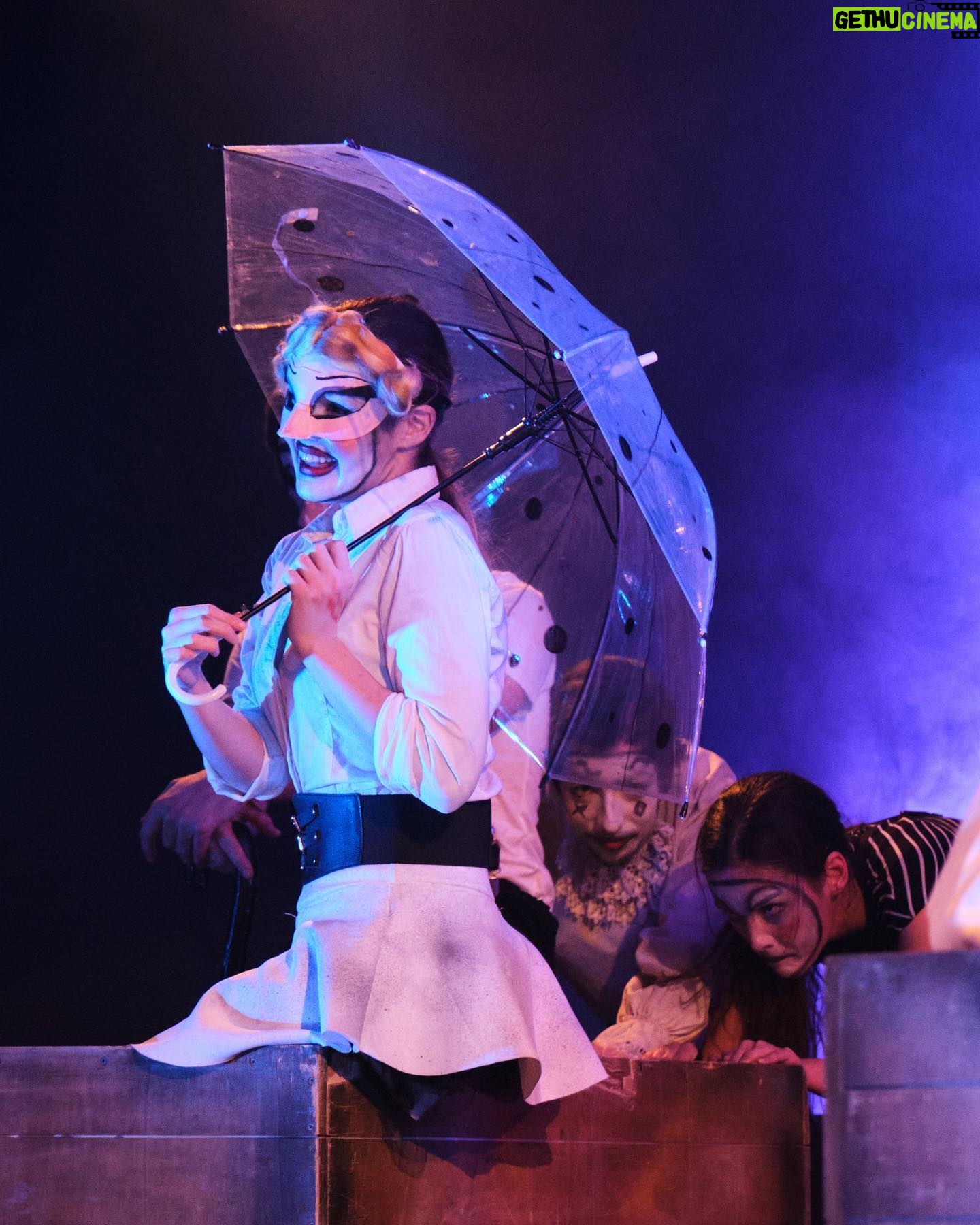 Alara Turan Instagram - “FAUST?” @arsizkumpanya 💛 Yazan: Johann Wolfgang Von Goethe Uyarlayan & Yöneten: @yigitsertdemir 📌 10 Ocak • 3 Şubat 20.30 @kulturalperformingarts Biletler @biletix te! 🎟 📸: @ozknince #faust #tiyatro #arsızkumpanya #etkinlik #art #sahne #goethe #istanbul