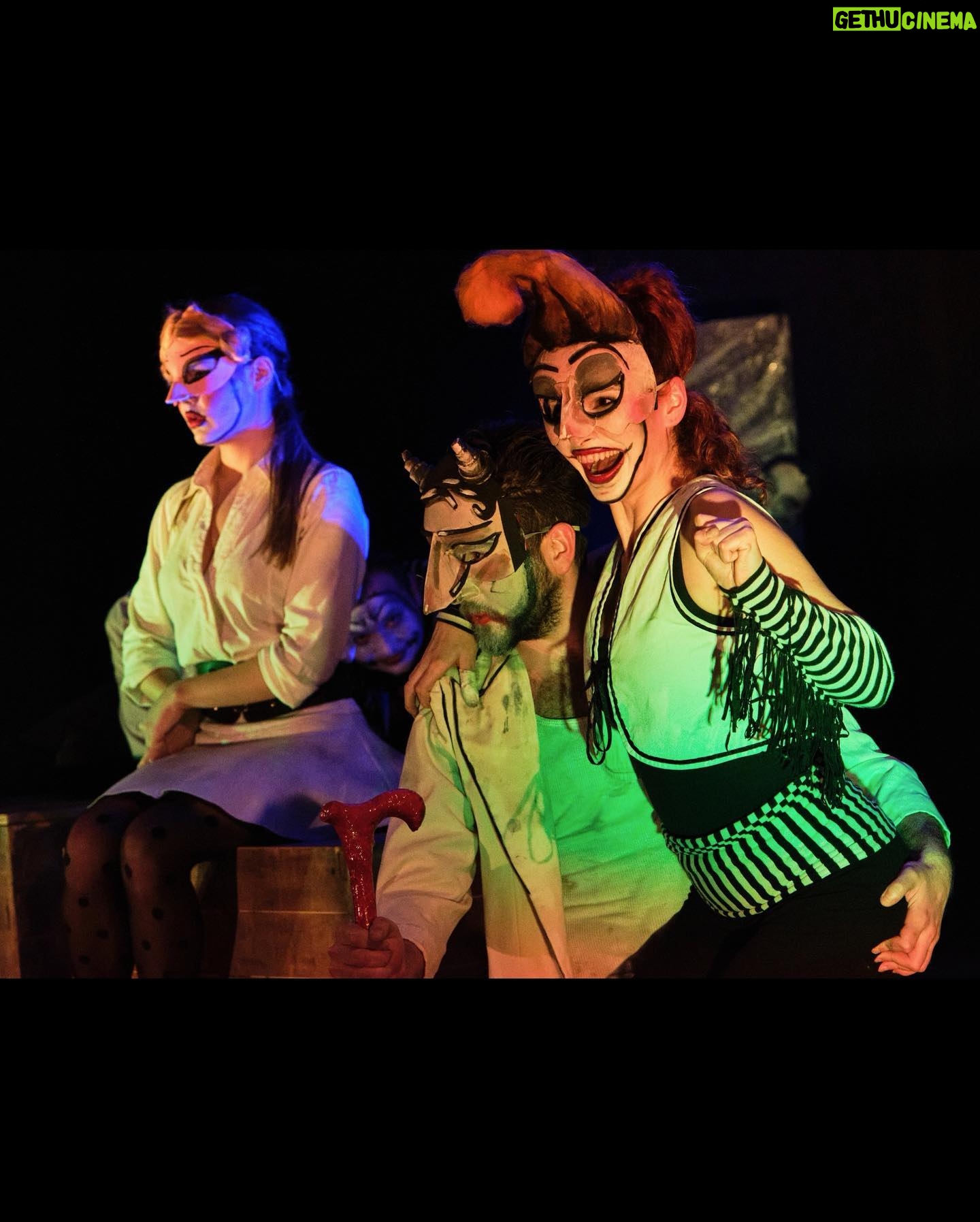 Alara Turan Instagram - “FAUST?” @arsizkumpanya 💛 Yazan: Johann Wolfgang Von Goethe Uyarlayan & Yöneten: @yigitsertdemir 📌 10 Ocak • 3 Şubat 20.30 @kulturalperformingarts Biletler @biletix te! 🎟 📸: @ozknince #faust #tiyatro #arsızkumpanya #etkinlik #art #sahne #goethe #istanbul