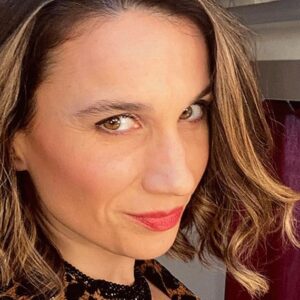 Alayça Öztürk Instagram - Akşama başınıza ne işler açacagımı düşünüyorum @kendidusenaglamaztrt bu akşam 20.00 de 🌼