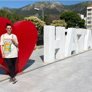 Alayça Öztürk Instagram - Tanıdığım tüm güzel insanlara saygıyla #hatay 17 günlük Hatay maceramdan sonra dönüp anneme “ben böyle güzel insanlar tanımadım” dediğim özel şehir artık yok çok üzgünüm çok öfkeliyim