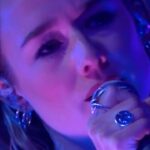 Alba August Instagram - Nyhetsmorgon i mammas gamla brudklänning 🥲 Lyssna på hela EPn på @spotify ✨🌙