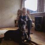 Alba August Instagram – 🐾
#BULLSHIT

foto @nagels