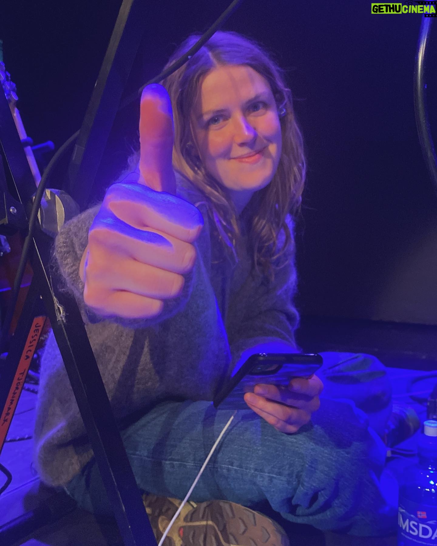 Alba August Instagram - Hur hårt ska man behöva nypa sig i armen?? Fullsatt Pustervik?!! Tack alla som kom, hade aldrig ens kunnat drömma om detta 🦋 På fredag fortsätter resan till @babelmalmo
