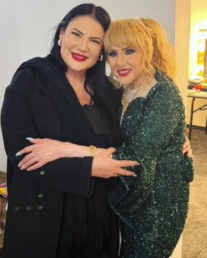 Alejandra Avalos Instagram - Feliz "50 Aniversario" querida @manoella_torres ! Extraordinario espectáculo, canté, reí, lloré y amé... Gracias por la invitación querido @elsergiogabriel Una noche inolvidable !!