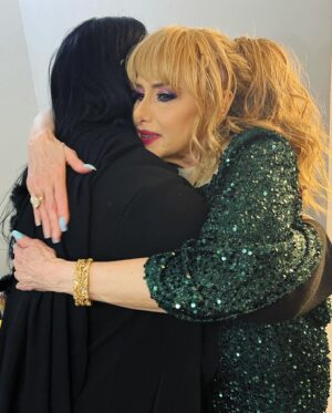 Alejandra Avalos Instagram - Feliz "50 Aniversario" querida @manoella_torres ! Extraordinario espectáculo, canté, reí, lloré y amé... Gracias por la invitación querido @elsergiogabriel Una noche inolvidable !!