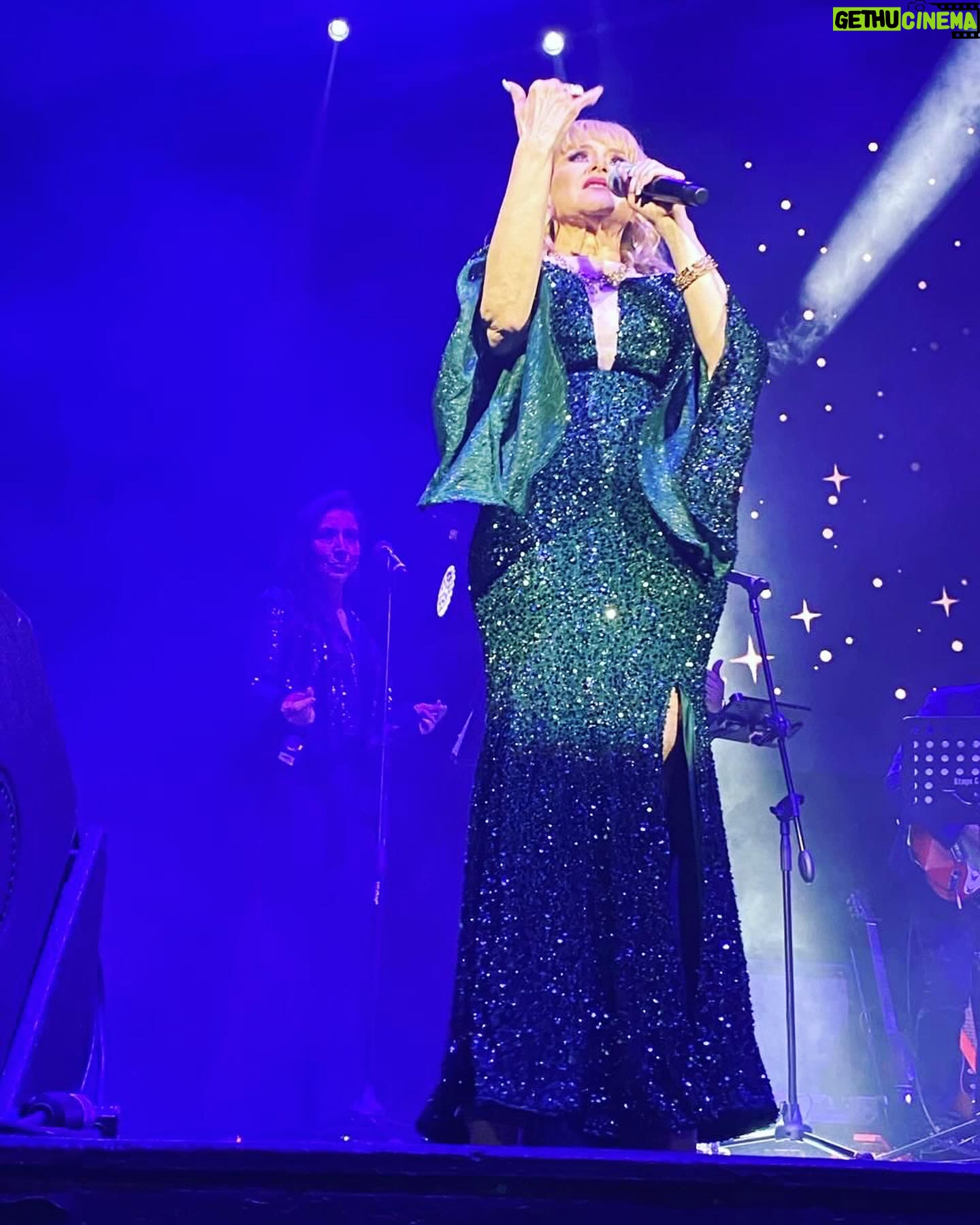 Alejandra Avalos - 288 Likes - Feliz "50 Aniversario" querida @manoella_torres ! Extraordinario espectĆ”culo, cantĆ©, reĆ, llorĆ© y amĆ©... Gracias por la invitación querido @elsergiogabriel Una noche inolvidable !!