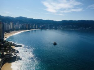 Alejandra Avalos Instagram - En oración por mi querida gente de Acapulco y de todo el estado de Guerrero ! Que Dios nos ayude a recuperar tan hermoso y emblemático puerto que es mi segundo hogar en donde he pasado los mejores momentos de mi Vida! 

Ayudemos a todas las personas afectadas  recaudando y llevando a centros de acopio todo lo que podamos pues todo hace falta! 

MEXICANOS UNIDOS 
OREMOS POR NUESTROS HERMANOS DE GUERRERO #acapulco #ayuda #gobiernodeguerrero #turismodeguerrero #huracanotis #yoporacapulco #secretariademarina #ejercito #cruzrojaguerrero #secretariadeturismo #asociacionhotelesacapulco #guerrero