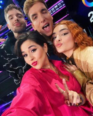Alejandra Castelló González Instagram - Está muy viva y lo va a petar muy fuerte!!! @violeta.ot2023 🧡
.
Y qué decir de @pablorouss_, no nos hemos conocido hasta ahora y me ha enamorado! Qué bonito es!
.
Dos semanas, dos semanas. Quedan dos semanas. Empieza el traumita.
.
#violeta #ot2023 #operaciontriunfo