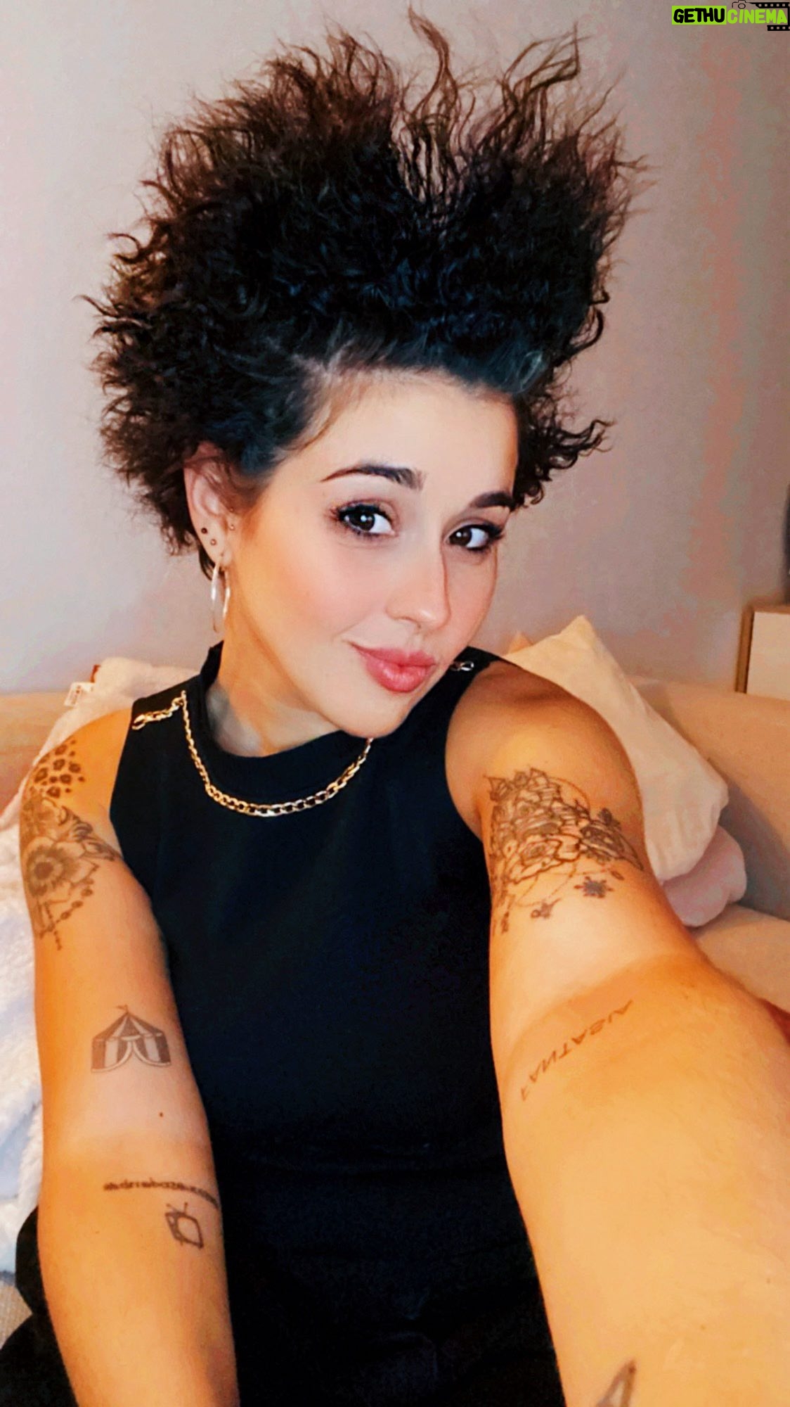 Alejandra Castelló González - 644 Likes - La realidad de una persona con pelo corto cuando se quita las trenzas! Krusty el payaso? PREGUNTO
.
#cambiodelook #pelocorto #shorthair #trenzas #krustyelpayaso