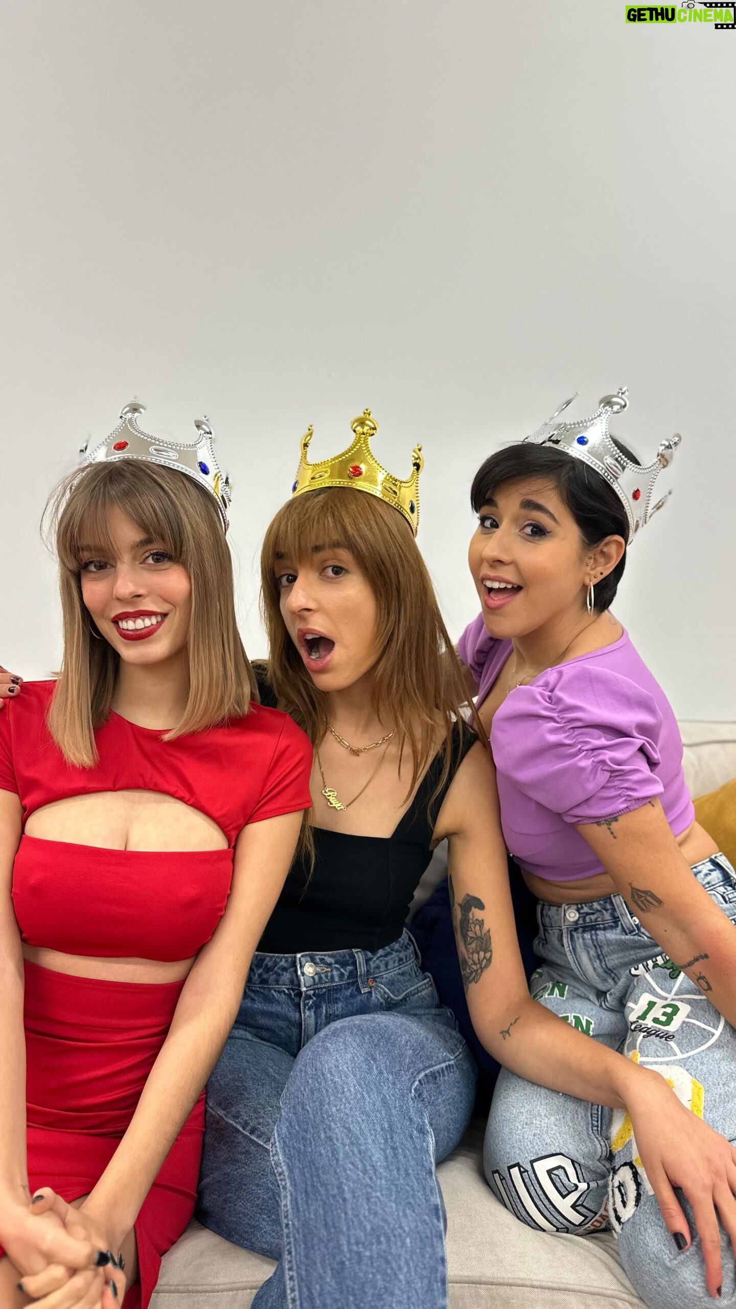 Alejandra Castelló González - 14.7K Likes - ¿PERDONA? 😍 Las TRES REINAS MAGAS de #OTAlDía tienen preparado un PROGRAMÓN junto a @xusojones 😎 Los nominados, @chicasobresalto y @nerearoficial 😭 EN DIRECTO a las 22:00h en @primevideoes 💙✨ #OT2023