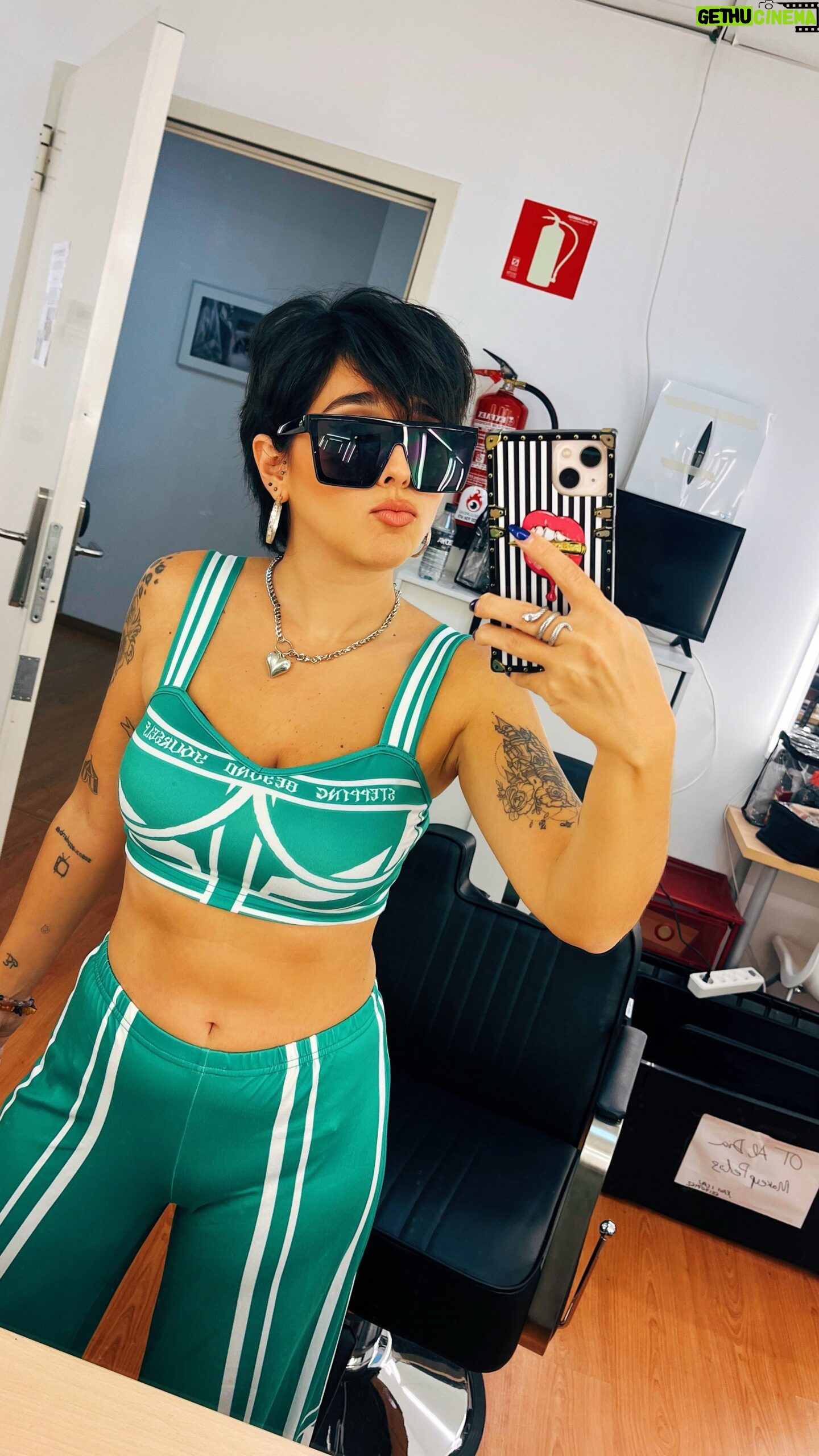 Alejandra Castelló González - 0.9K Likes - “COMO ME ROBARON CUANDO IBA A TRABAJAR A OPERACION TRIUNFO”
.
No pensaba dejar esto aquí, pero entre que se ha viralizado en la otra red social y que así me queda de recuerdo… a disfrutar de un buen drama o bollodrama (porque si roban a una bollera es bollodrama? Pregunto)
.
#operaciontriunfo #ot2023 #robo #ladron #movil #iphone #drama #bollodrama