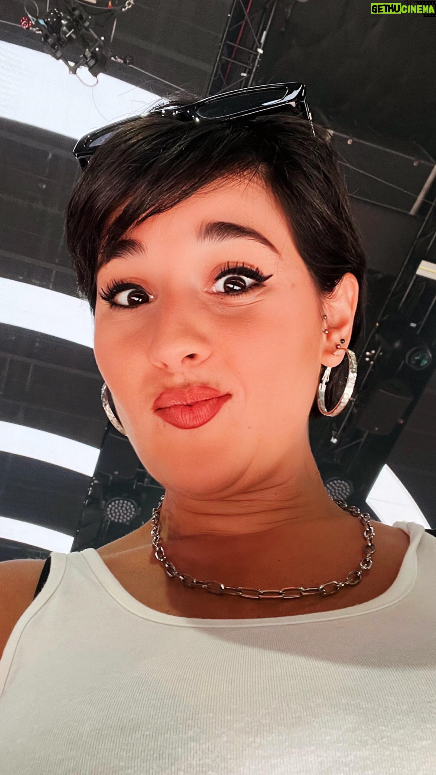 Alejandra Castelló González - 0.9K Likes - Casi exploto de la emoción! Así han sido mis primeras horas en @operaciontriunfo: plató, academia, camerinos y mucho más!
.
Quedan dos semanas! Y va a ser TAAAAAAAN GUAY!!!
.
#operaciontriunfo #ot2023 #lunesdeot