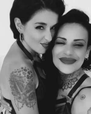 Alejandra Castelló González Instagram - 🖤🔥🌏