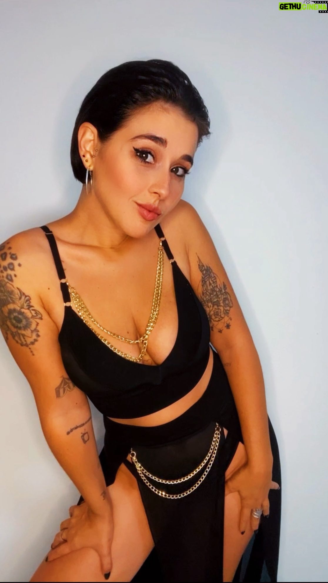 Alejandra Castelló González - 1.3K Likes - SORTEO CERRADO🔥🔥🔥
.
El otro dia fui a @climaxsusanna y me lleve estas tres cosas. Este conjunto, el gel vibrador, y el pack bondage de 8 piezas!!
Sorteo una igual (en negro o en rojo) para que lo disfrutes mucho! 😏
.
Para conseguirlo:
.
🫦 dale me gusta a esta publicación
🫦 sígueme a mi y a @climaxsusanna
🫦 etiqueta a alguien que creas que le puede gustar (cada comentario es una participación, puedes participar cuantas veces quieras)
.
Mucha suerte y a gozar!
(El regalo se dará al ganador/a en mano o correrá el ganador/a con los gastos de envío)
.
#sorteo #sexesexy #bondage