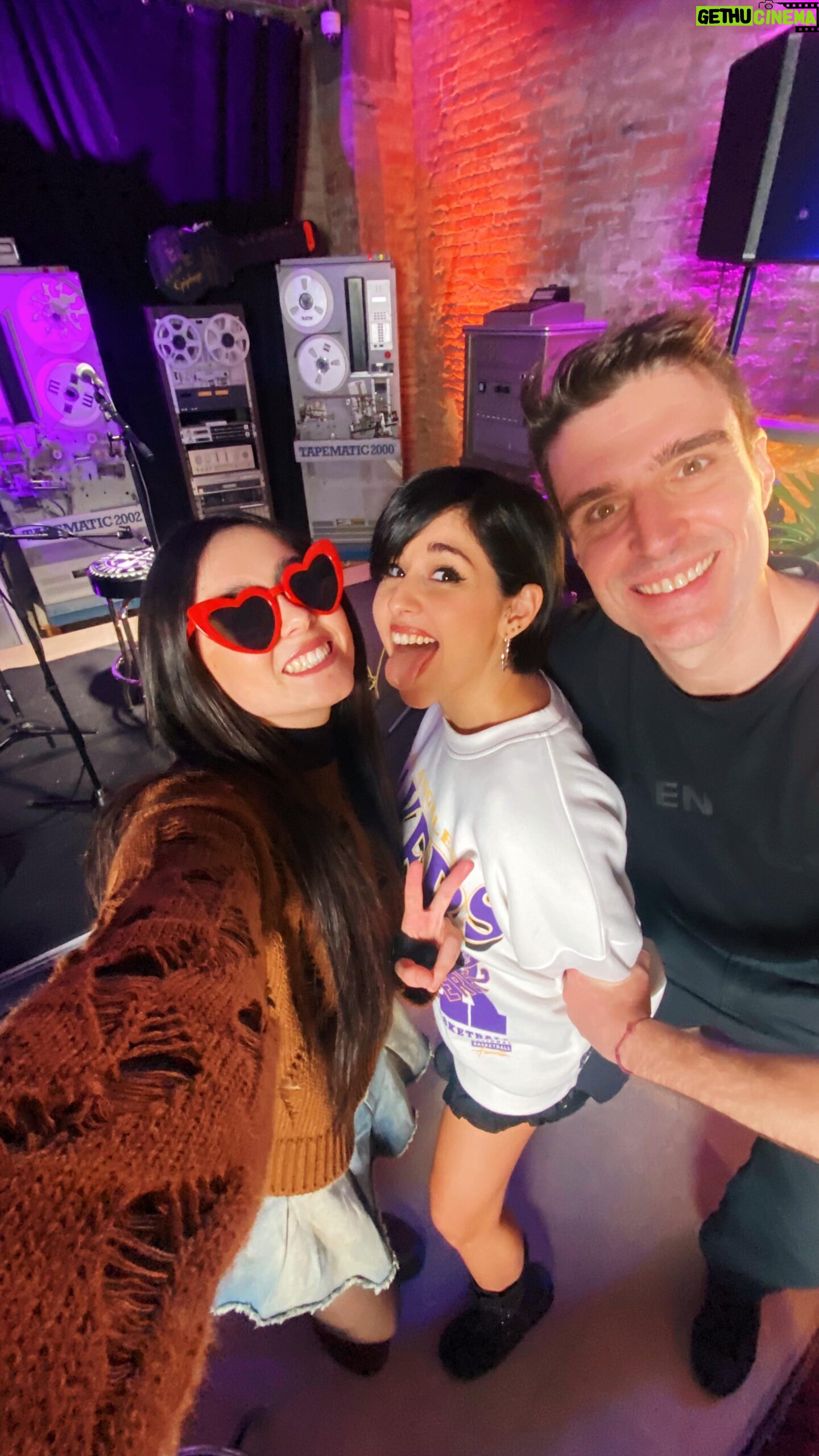 Alejandra Castelló González - 1.2K Likes - Oye @violeta.ot2023 echas de menos algo? Está en el bolso de @chiara.ot2023 🤭
.
#kiki #chiara #kikismo #violeta #ruslana #bolso #ot2023 #operaciontriunfo