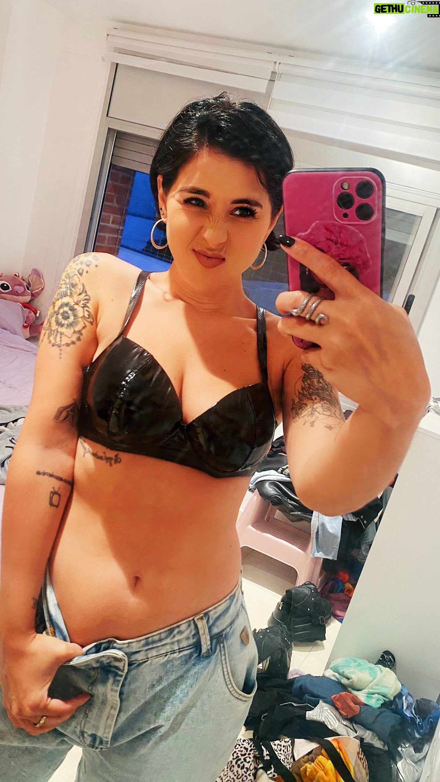 Alejandra Castelló González - 1.8K Likes - TERCERA SESIÓN DE LÁSER EN @melspa06. CREO QUE VAMOS MEJORANDO, NO HE PEGADO A NADIE NI HE GRITADO TANTO.
(Mirad la parte 1 y 2 y opinad. Mejor, no????)
.
Por cierto, lo de que cuando me toca el láser no coge a más pacientes en el centro para que no escuchen mis gritos, es totalmente cierto.
.
#melspa #depilacionlaser
