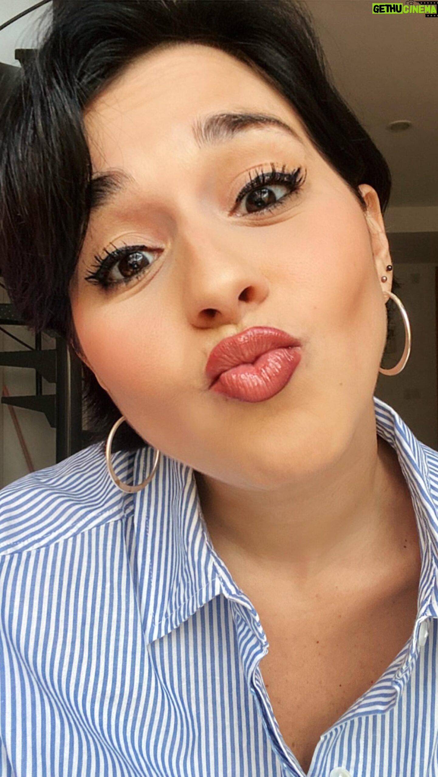 Alejandra Castelló González - 0.9K Likes - Me pruebo el labial “BOCA PATO 🦆” y pasa esto…