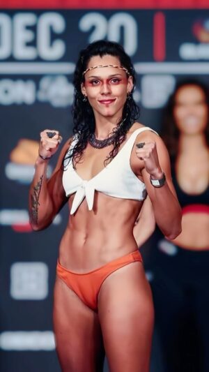 Alejandra Lara Instagram - Mother Nature 🌺 

Siempre por pura pasión, cuidando cuerpo, mente y corazón, me  conecto con mis ancestros para pelear en su honor. 
Me mueven las causas grandes, luchar por el buen vivir, como tantos guerreros que siempre han peleado por existir. Busco adentro y hacia el origen, la conexión espiritual. Los caminos de los indios y las olas del mar 🌊

Azul